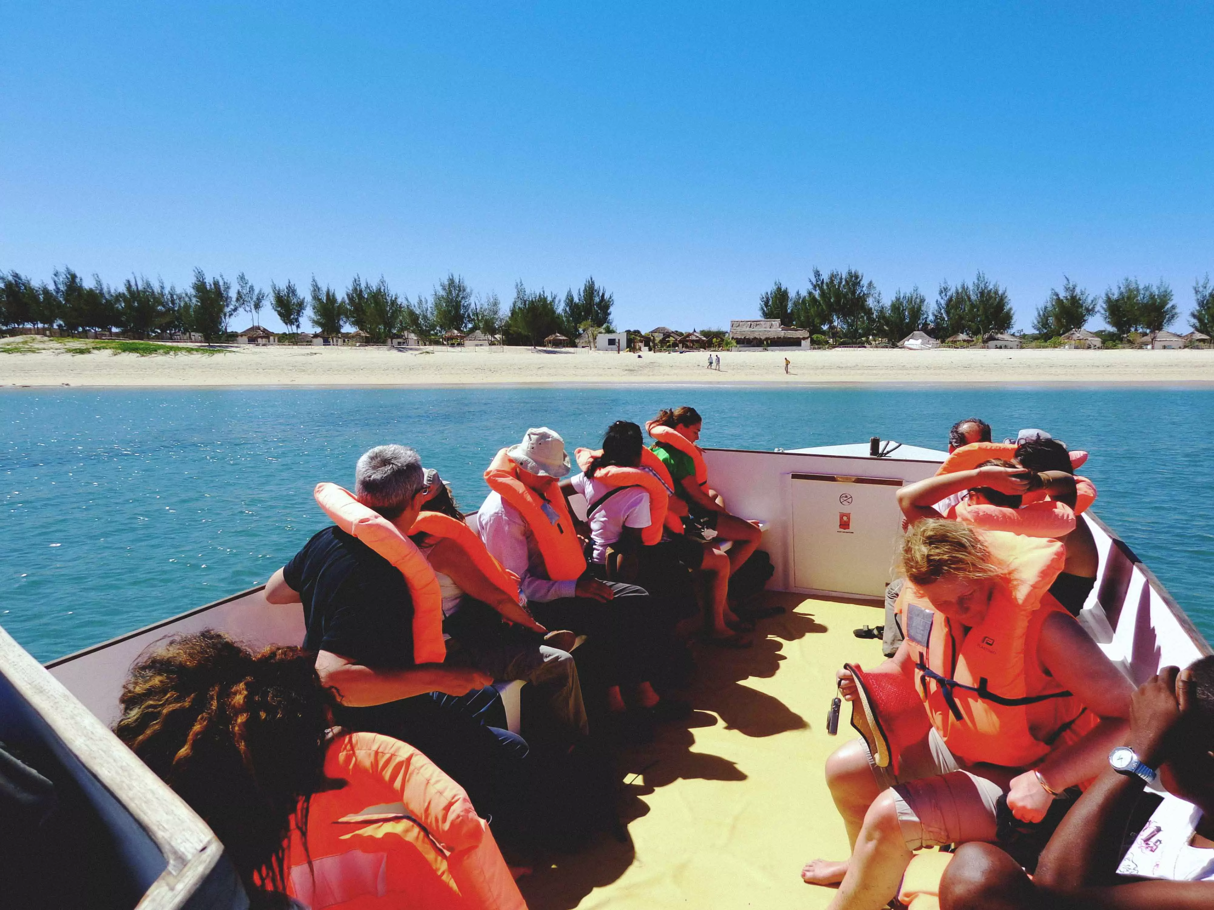photo de la plage en bateau